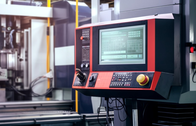Wir steuern die CNC-Maschine2